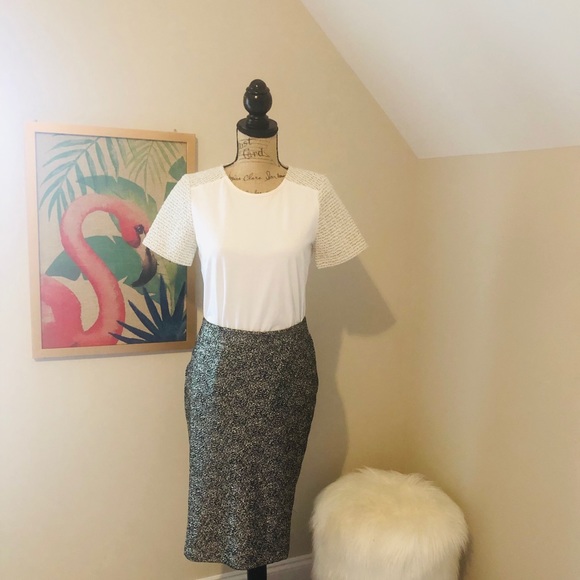 Shiny gold glittery pencil skirt - Picture 2 of 8